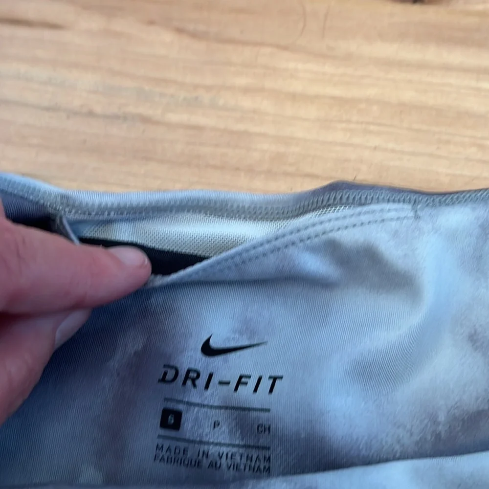 Nike Dri-Fit Icon Clash Gray Tie Die Women’s Athletic Bike Shorts - Small